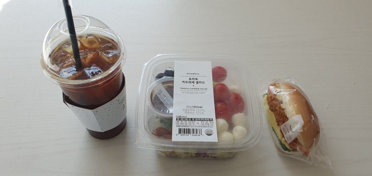  [브래댄코]토마토 카프레제 샐러드&새우한마리 샌드  // 스파이시 불고기 샐러드&돈까스 샌드 (bread&co)