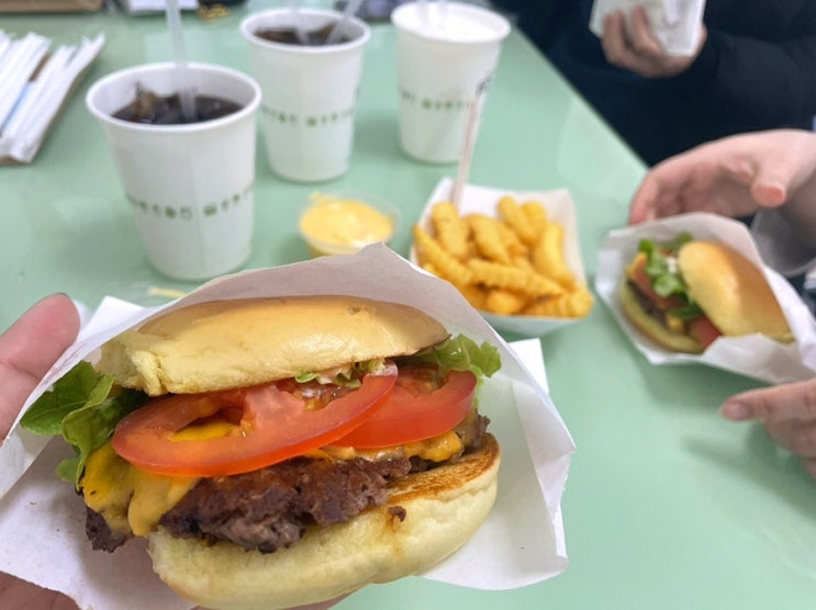 [영등포 맛집] 줄 서서 먹는다는 전설의 수제햄버거 맛집 :: 쉐이크쉑 (Shake Shack) 타임스퀘어점