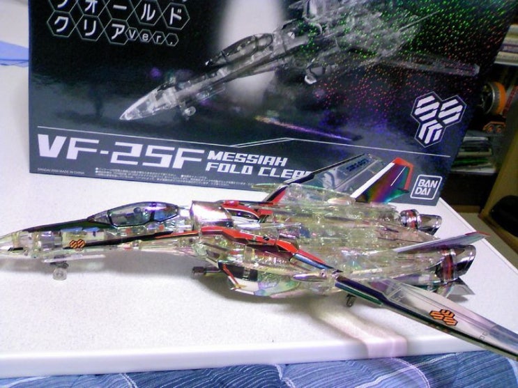  DX초합금 마크로스 VF-25F 메사이어 발키리 반투명 피규어