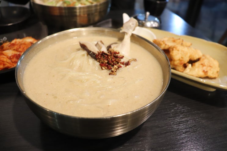  가평맛집 닭반마리가 통째로 들어있는 파주닭국수 가평점