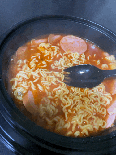  GS25: 딱좋은부대찌개, 마스카포네초코품은카스테라