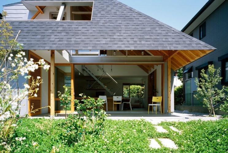 큰지붕 절개 지붕 속 집 집안 환경 다용도 평상 집짓기 제안