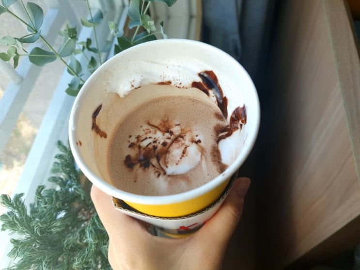  컴포즈커피 '카페모카' 리뷰! 가성비 카페 인정