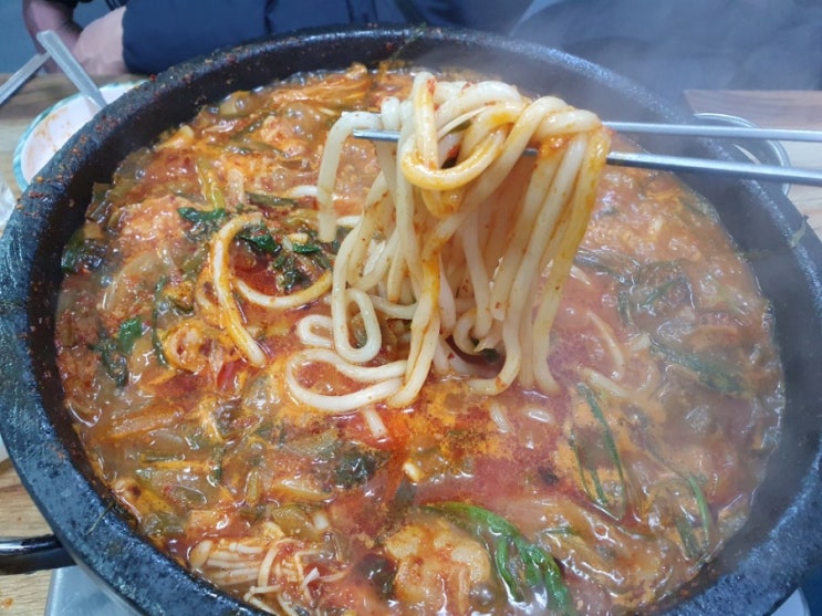 대구 서구 중리동 퀸스로드 곱창 골목 전골 맛집 : 벙글벙글 식당 / 대창전골 맛집 / 소곱창전골 맛집 / 퀸스로드 곱창 골목