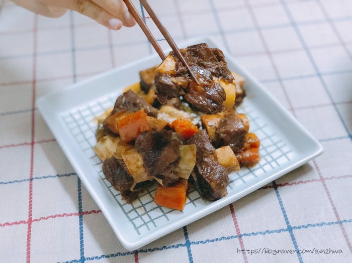 김나운더키친 소갈비찜명작 갈비 뜯는 맛이 있네