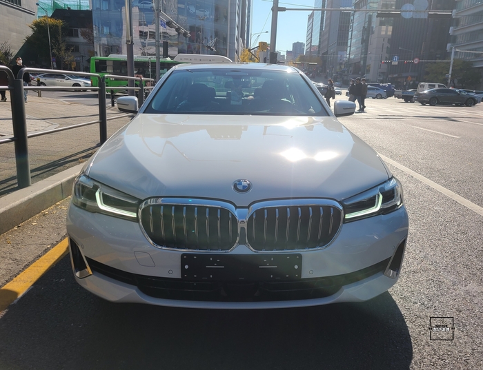 BMW 코오롱모터스 강남전시장 530i lux 출고