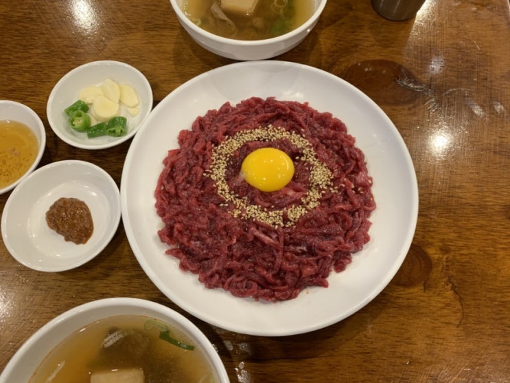  빵이맛집:)서울광장시장맛집"육회자매집"