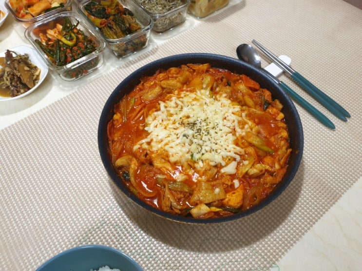  메뉴가 애매할 땐 닭이죠.. 호불호 없는 "닭갈비" 만들기