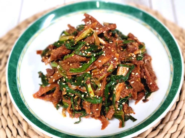  제철재료 명태로 만든 명태포쪽파무침