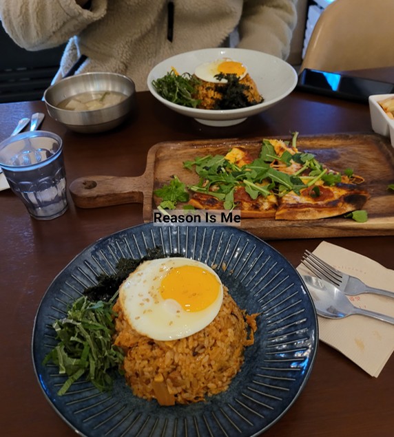  [성수 뚝섬 맛집] 직장인 점심/저녁 메뉴로 많이 찾는 김치볶음밥, 피자 파는 양식집 졶맛식당 후기 (만원 이내, 존맛식당)