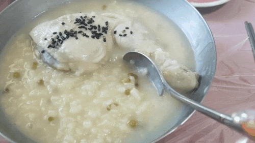 경북 청송맛집 신촌식당. 닭백숙과 닭불고기의 콜라보 닭불백숙.