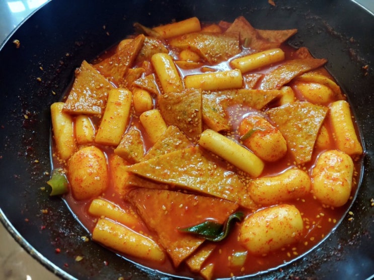  하루종일 분식 먹은 날 ㅎㅎ 점심엔 우동 저녁엔 또 떡볶이 