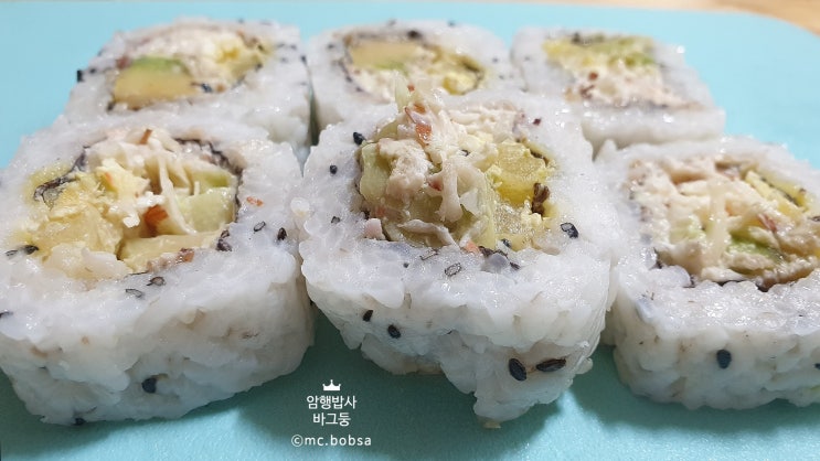 CU 편의점 추천메뉴 김밥 : CU 아보카도 크림치즈롤
