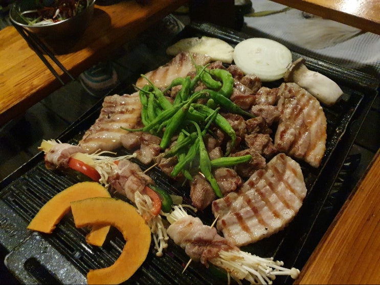  실내 애견 동반 가능한 먹골역 캠프 그릴 바베큐 식당
