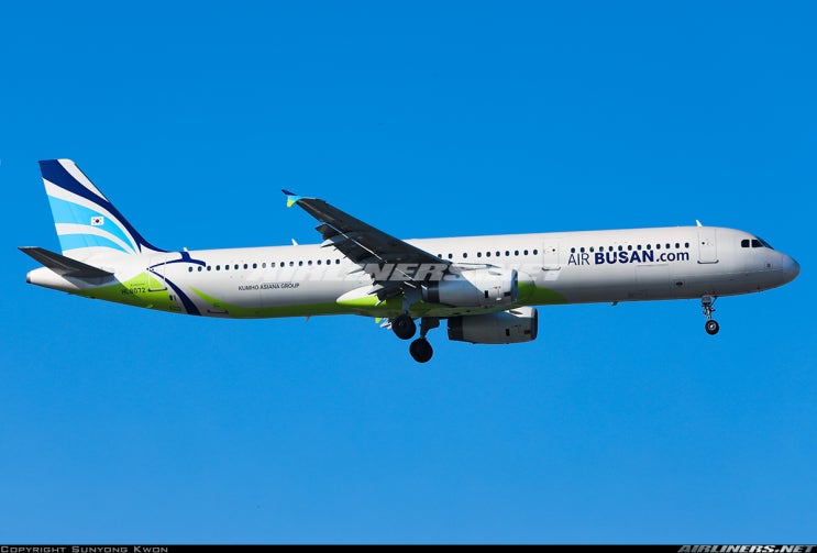  Air Busan A321-232 HL8072