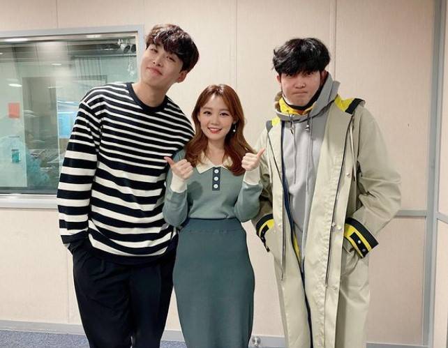 김수민 아나운서가 조정식, 최기환 아나운서와 케미를 발산 김수민 아나운서가 조정식, 최기환 아나운서와 케미를 발산