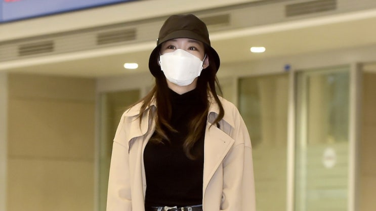  가수만 6명, 가수 '청하' 코로나19 확진... 청하와 접촉한 사나 또한 검사...