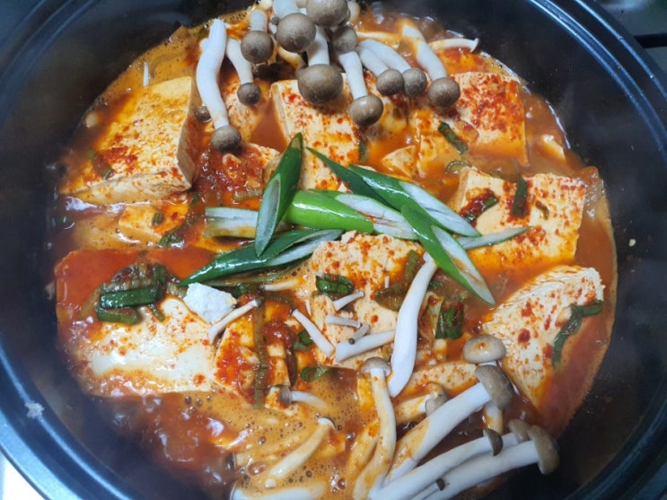  매콤한 두부전골 만들기