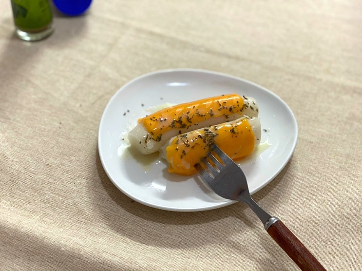  단짠단짠 한식 디저트 연유 뿌린 가래떡 치즈구이 강추