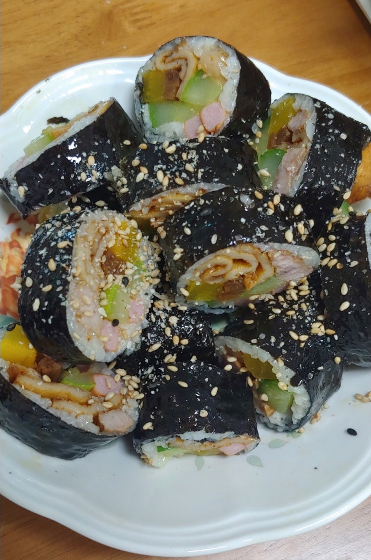  오랫만에 말아본 김밥