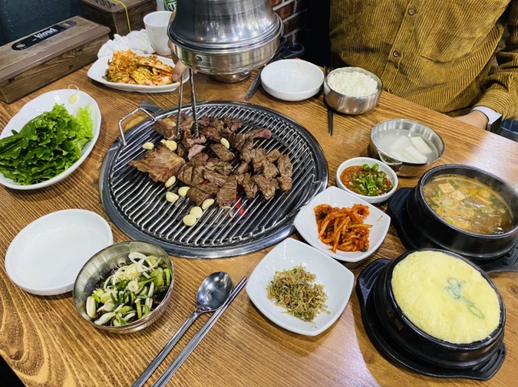 신촌 고기집 수제갈비 '웅네서서갈비'