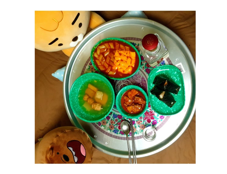 편의점 혼술 안주 : 백종원 컵떡볶이, 삼호 오뎅한그릇(얼큰한맛), CU 삼각김밥
