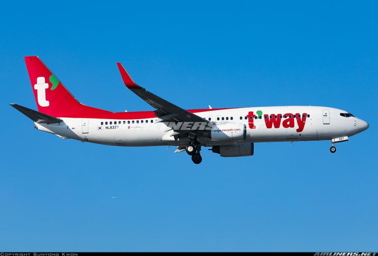  T'way B737-8KN HL8327