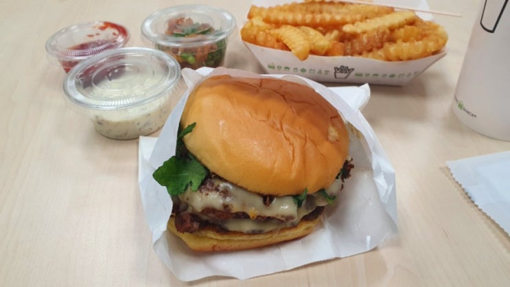  [쉐이크쉑] 쉑쉑버거 강남점 신메뉴 햄버거  맛집 블랙 트러플 시리즈