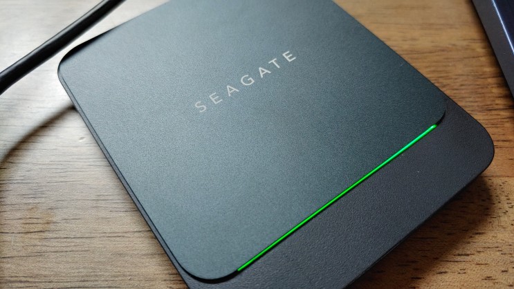 작고 가벼운 외장 하드 씨게이트 바라쿠다 FAST SSD 2TB 솔직 사용 후기 리뷰 SEAGATE BarraCuda