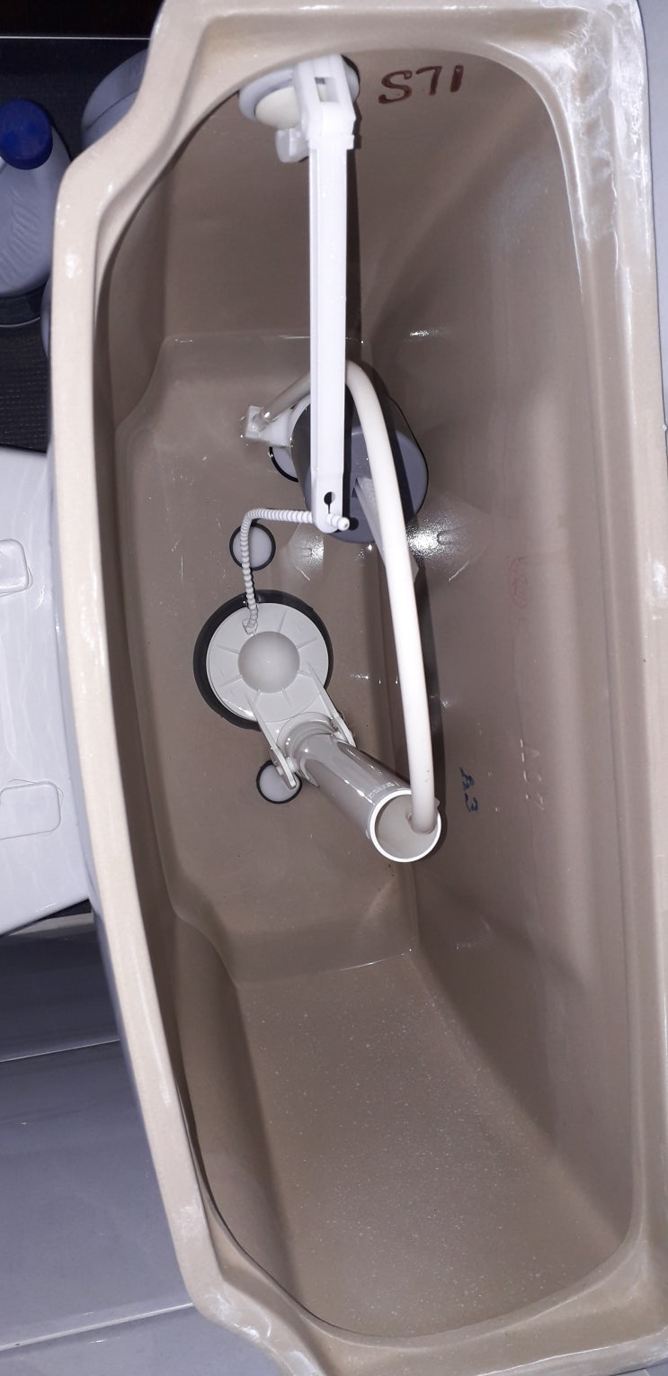  양변기 부속품 대변기 물소리 날때 물통 부품 왕창 교체가 좋아요