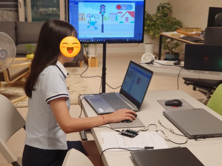  부산일보에 '코딩공부방 코방' 기사가 났었네요^^;(김해 칠암도서관 진로/직업 특강)
