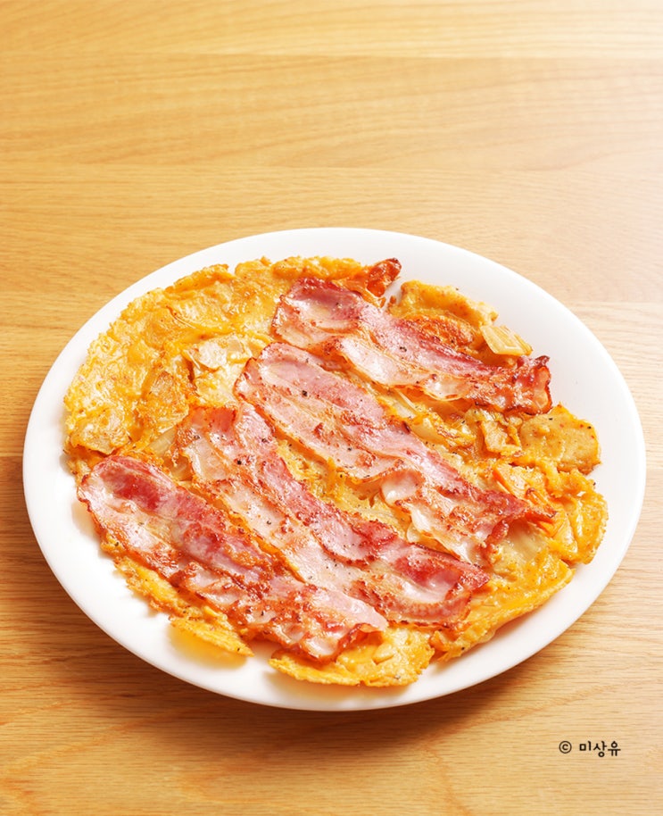  감칠나는 베이컨 김치전 레시피
