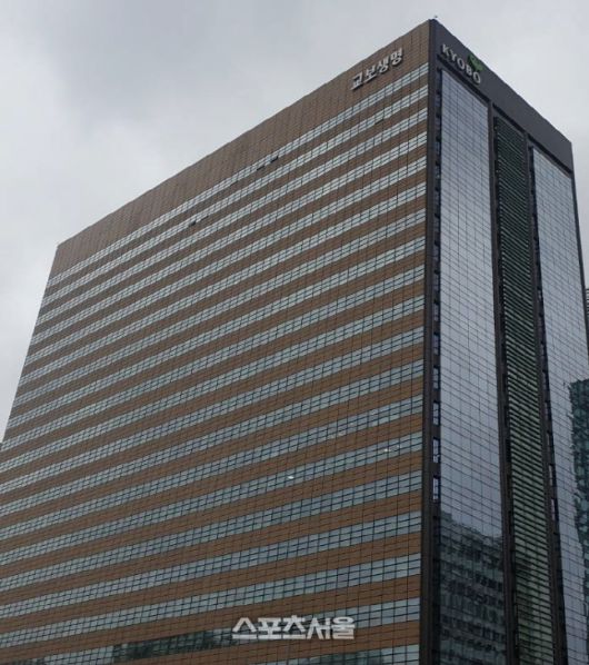 "민원·고소·보도 끝에"...교보생명, 결국 의료사고 보험금 지급했다 "민원·고소·보도 끝에"...교보생명, 결국 의료사고 보험금 지급했다