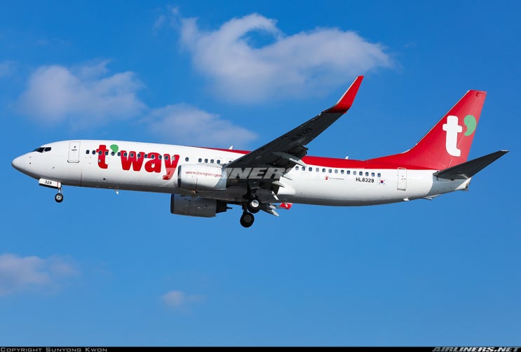  T'way B737-8KN HL8329
