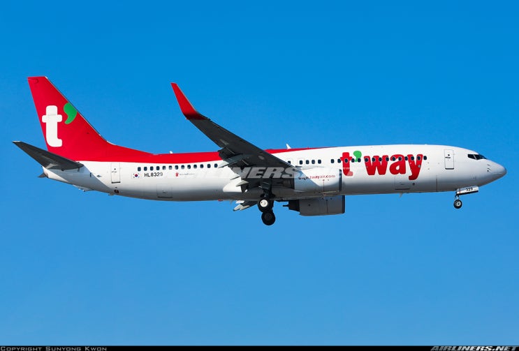  T'way B737-8KN HL8329