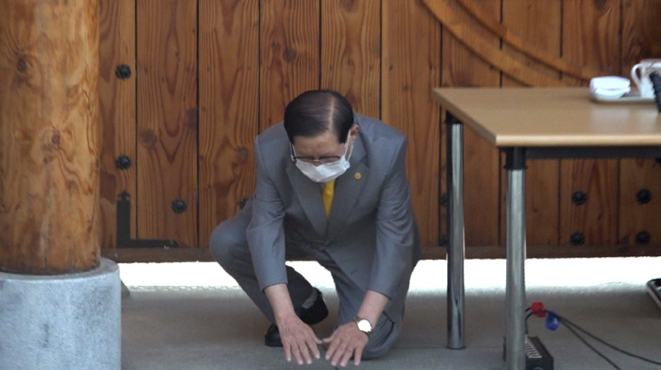 이만희 교주 "내가 살면 얼마나 오래 살겠나…" '육체영생' 부정 발언 이만희에 검찰 '징역 5년, 벌금 300만 원' 구형 이만희 교주 "내가 살면 얼마나 오래 살겠나…" '육체영생' 부정 발언 이만희에 검찰 '징역 5년, 벌금 300만 원' 구형