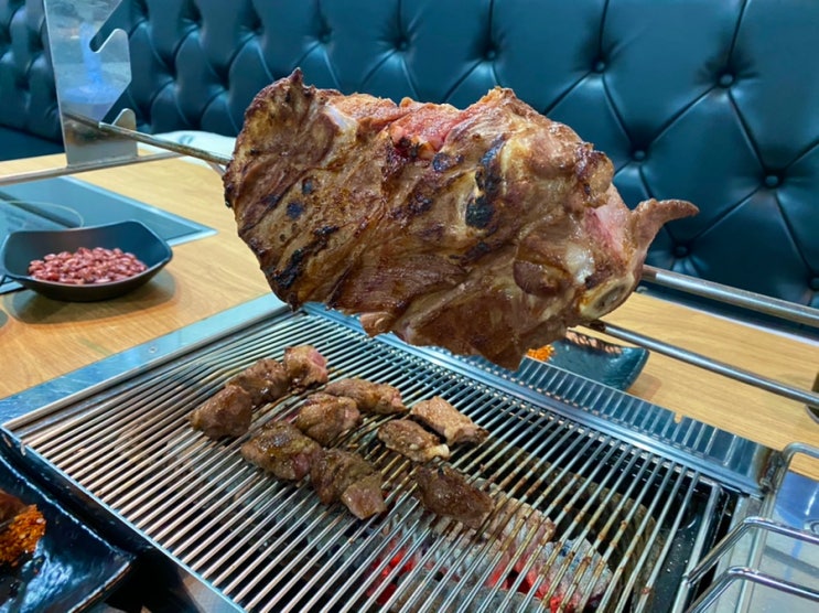  대흥샤브샤브무한리필 ; 큼지막한 양다리를 그대로 구워먹는 왕십리 양꼬치 맛집