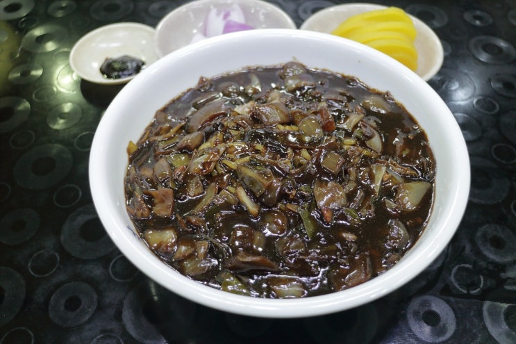  홍콩반점에서 고추짜장면 먹기
