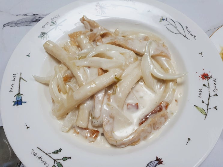  매콤까르보나라떡볶이 택배 배송 끼니 특제양념소스로 만든 떡볶이밀키트