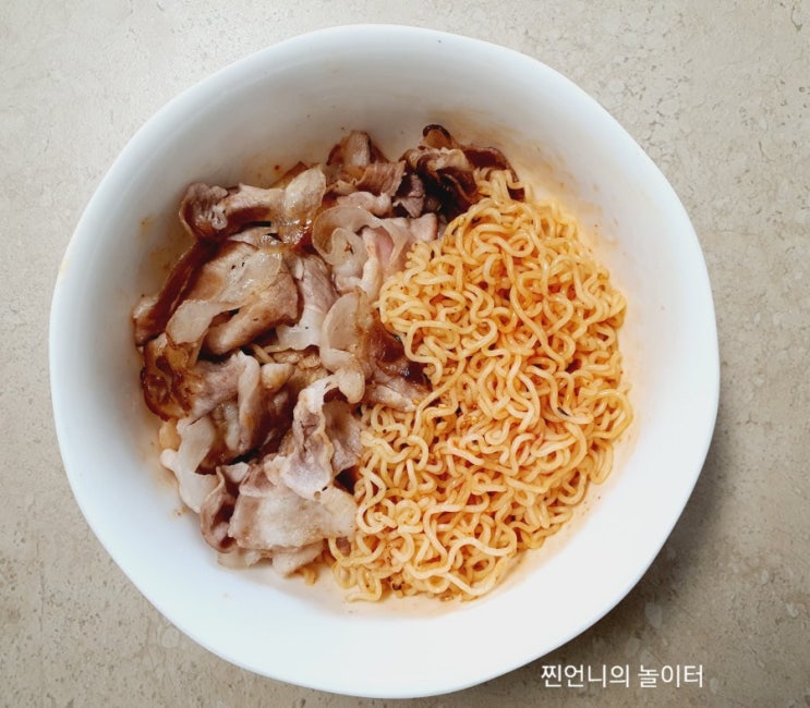  팔도비빔면 X 대패삼겹 간단한점심식사 메뉴