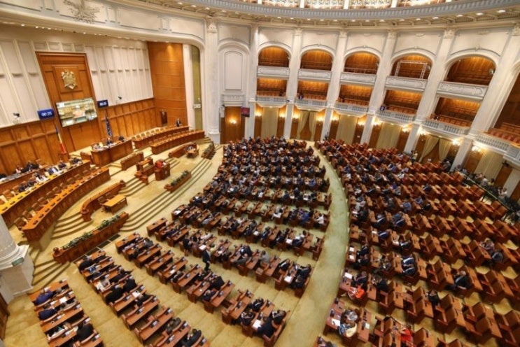 정치 지형 바뀐 루마니아 의회 - 중도 우파 연정 전망