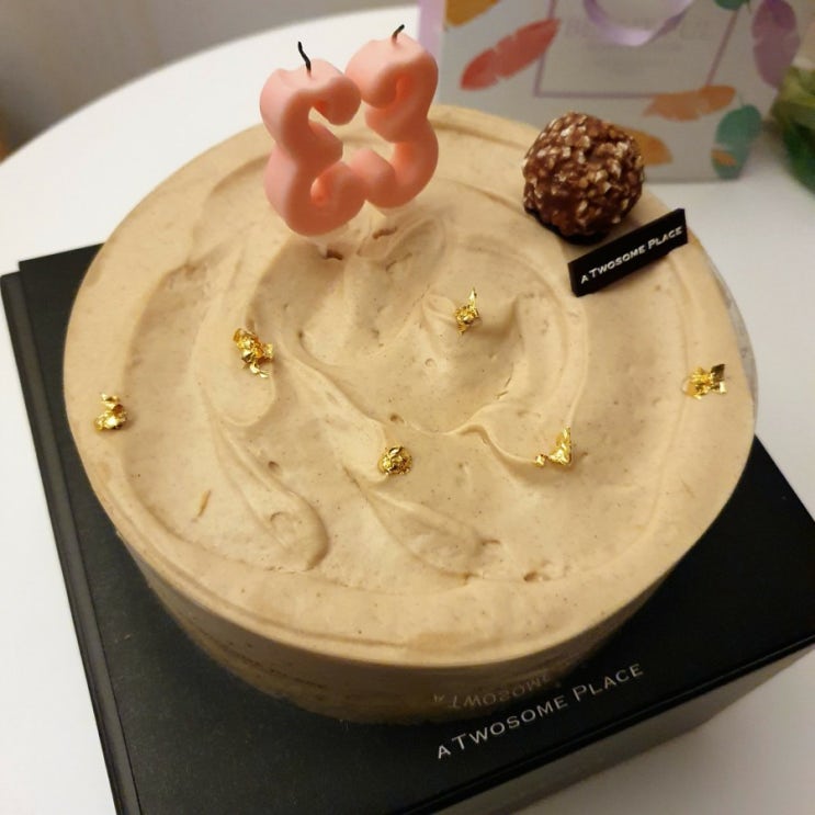  투썸플레이스 헤이즐넛 마스카포네 치즈케익과 홍차크림카페모카