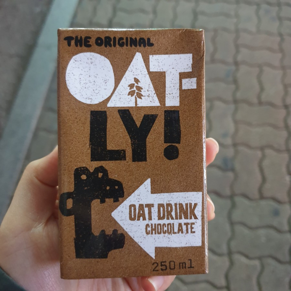 CU에서 구매한 Oatly! Oat drink Chocolate 오틀리 오트 드링크 초콜릿맛