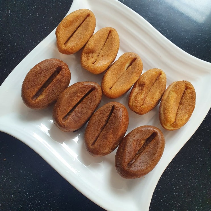  메리몰 커피콩빵 부드럽고 폭신한 빵 추천! 커피 안 먹는 사람도 맛있게 먹음.