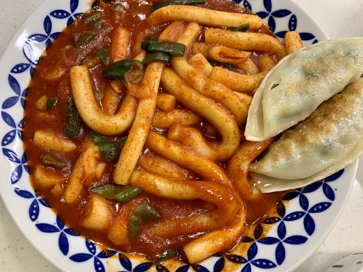  매콤소스 떡볶이와 까르보나라 치즈떡볶이 시식(맛좀봐라 도도레시피)