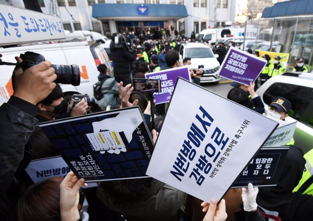  아청물 소지죄 시청은 개정 아청법 위반, 신상공개 고지 및 성범죄자 취업제한