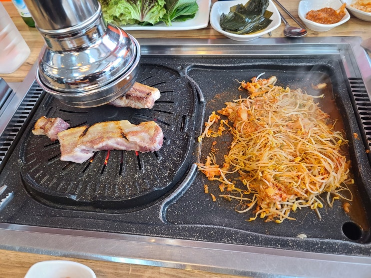  신도림역 고기집 숯불불타는삼겹 숙주나물과특수소스