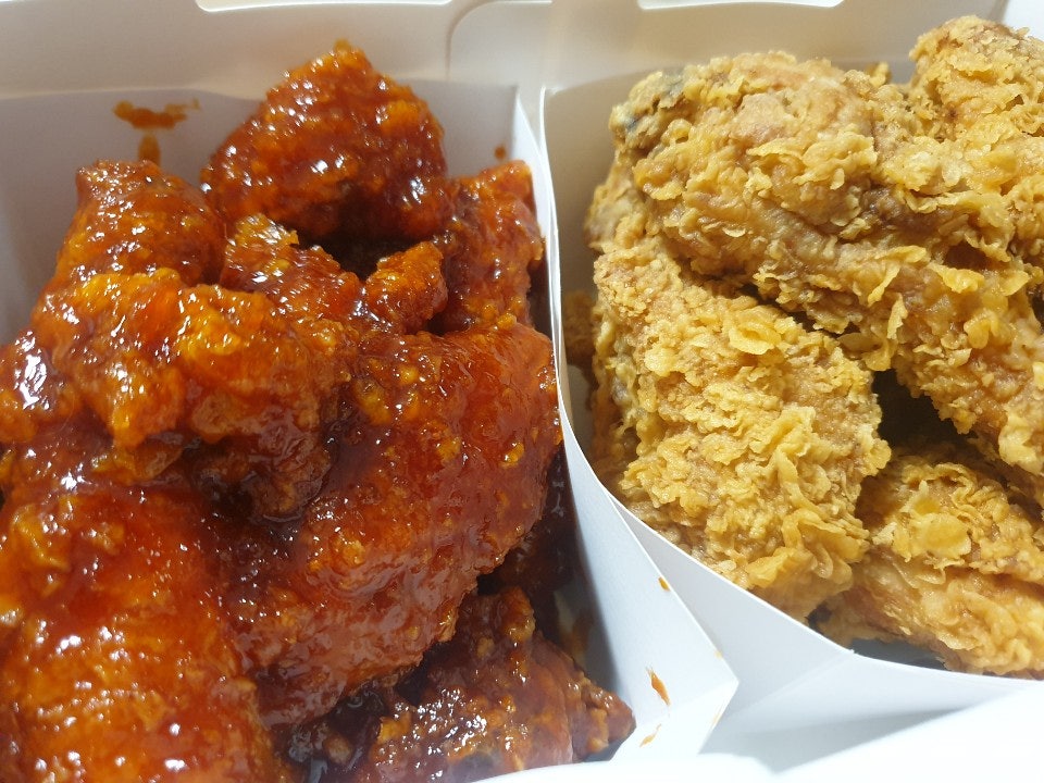 BHC치킨 봉천청룡점 사진 1