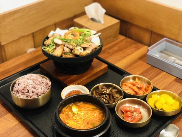 마곡동 밥집 "혼밥대장" 마곡점에서 고기한상차림과 직화 불고기 냉면 마곡동 밥집 "혼밥대장" 마곡점에서 고기한상차림과 직화 불고기 냉면