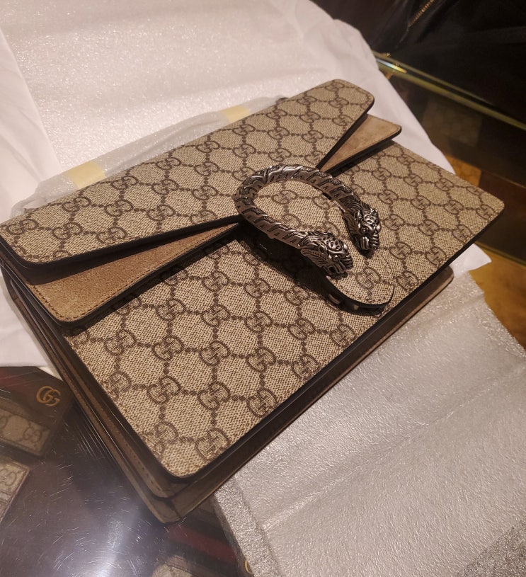 구찌 디오니소스백 구매하고 크리스마스 쿠키 받았어요.